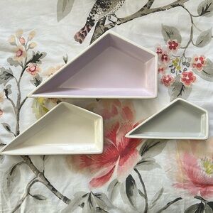 Stackable ceramic dishes